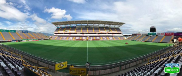FOTOS: Así evacuaron los miles de aficionados del Saprissa tras la amenaza de bomba
