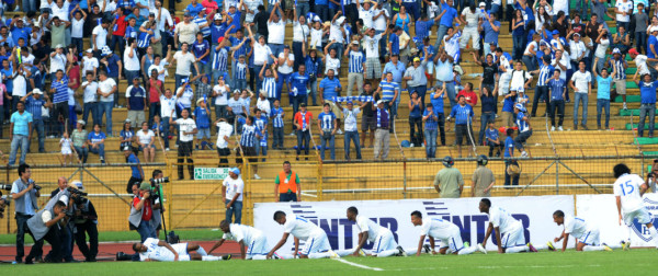 Selección de Honduras ganó a Estados Unidos 2-1