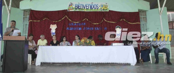 FOTOS: Así fue la visita de Alberth Elis en escuela de Chamelecón