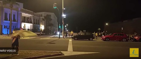 ¡En fotos! Disco de playa, aglomeraciones y caravana para celebrar ascenso del Cádiz
