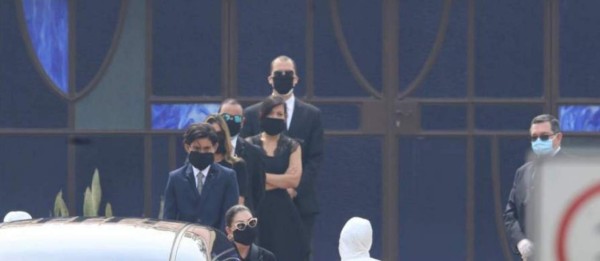 Solo con sus familiares: Así fue el entierro de Rafael Callejas en Tegucigalpa