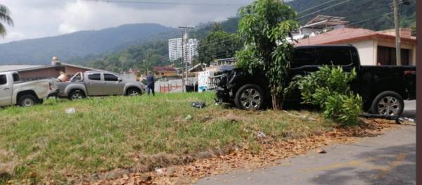 Así quedó el vehículo en el que se movilizaba Mateo Yibrín por las calles de San Pedro Sula.