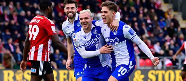 Bristol Rovers, el equipo donde juega Brandon Aguilera.