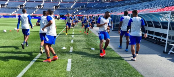 El saludo de Coito con el 'Tata' Martino: así se preparó Honduras antes de medirse a Estados Unidos en Denver