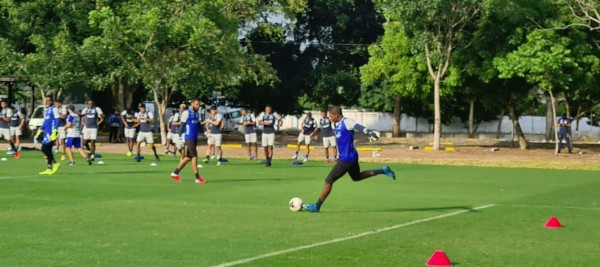 'Buba' y Menjivar se lucen, Benguché sonriente: Así fue el último entrenamiento de Honduras previo al Final Four