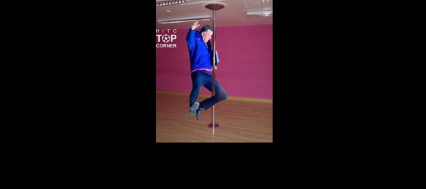 Louis Van Gaal es víctima de divertidos memes tras su simulación de falta en Inglaterra