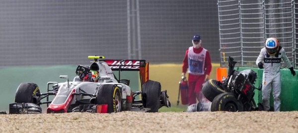 Las impactantes imágenes del accidente de Fernando Alonso en el Gran Premio de Australia