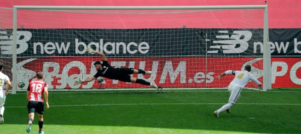 Fotos: La oración de Casemiro en el penal y el pisotón de Sergio Ramos en el Athletic-Real Madrid