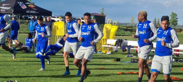 ¡Ambulancia y baño en el autobús! Así fue el primer entreno de la Selección de Honduras en Denver