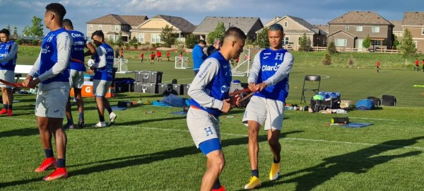 ¡Ambulancia y baño en el autobús! Así fue el primer entreno de la Selección de Honduras en Denver