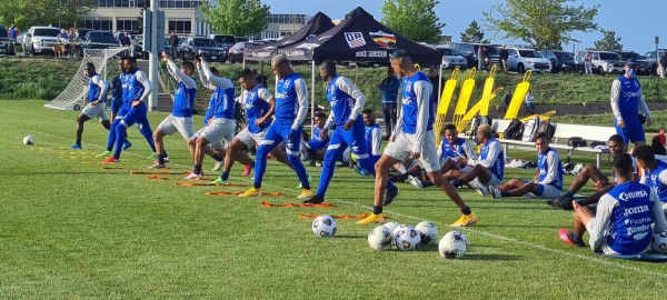 ¡Ambulancia y baño en el autobús! Así fue el primer entreno de la Selección de Honduras en Denver