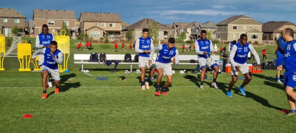 ¡Ambulancia y baño en el autobús! Así fue el primer entreno de la Selección de Honduras en Denver