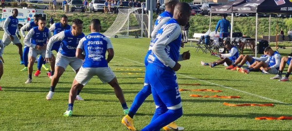 ¡Ambulancia y baño en el autobús! Así fue el primer entreno de la Selección de Honduras en Denver