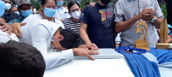 Conmoción en El Salvador: así era Katherine Díaz, la surfista que murió tras ser alcanzada por un rayo