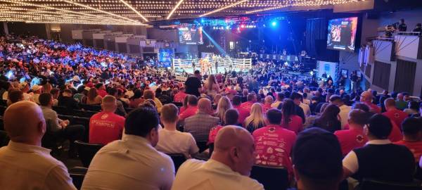 ¡Teófimo López campeón mundial! El hondureño venció a Josh Taylor por el cinturón OMB del peso superligero