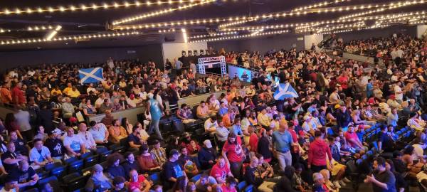 ¡Teófimo López campeón mundial! El hondureño venció a Josh Taylor por el cinturón OMB del peso superligero