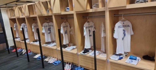 Un esposo canadiense y varias familias catrachas arribaron a Toronto para apoyar a Honduras