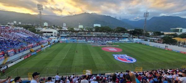 Así luce parte de las graderías del estadio Morazán.