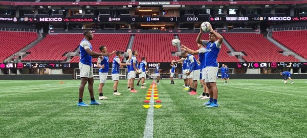 ¡Selfie, masaje y el camerino de la 'H'! Así fue reconocimiento de cancha de Honduras y México en Atlanta