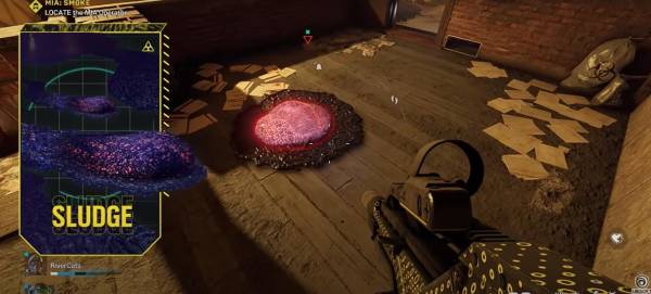 El fango luce como una masa viscosa amorfa de color rojo brillante.