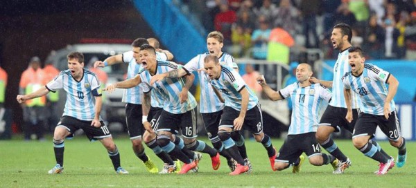 Argentina finalista: ganó 4-2 a Holanda en los penales.