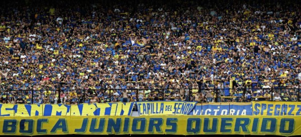 No se vio en TV: El regaño de Tévez a jugadores de Boca y la manta que enoja a River