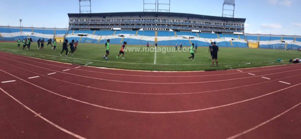 FOTOS: Risas, bromas y pastel en reconocimiento de cancha de Motagua y Managua
