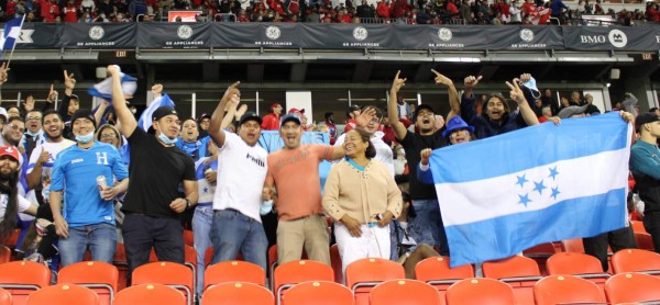 ¡Qué foto de Andy Najar conteniendo la furia de Alphonso Davies! Las mejores imágenes del Canadá-Honduras en Toronto