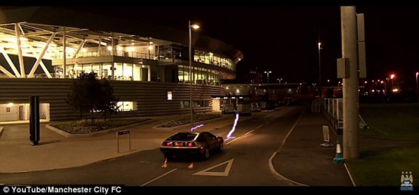 FOTOS: Así fue la divertida parodia de Manchester City sobre 'Volver al Futuro'