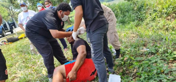 Gesto humano de médicos del Vida: se bajaron del autobús y atendieron a personas heridas en accidente