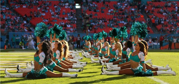 Las cheerleaders que engalanan la NFL
