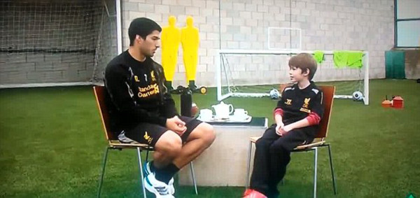 VIDEO: Luis Suárez fue entrevistado por un niño inglés