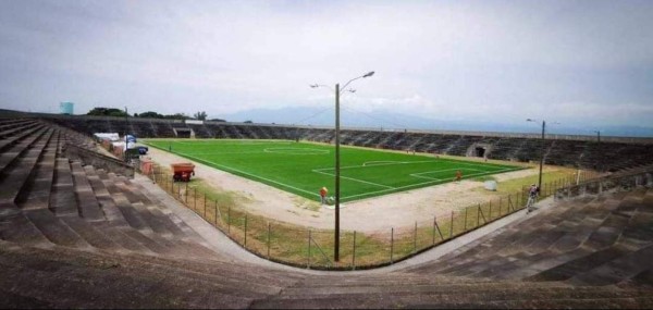 ¡Irreconocible! Con grama sintética y pista olímpica, así marcha la remodelación al estadio Roberto Suazo Córdova de La Paz