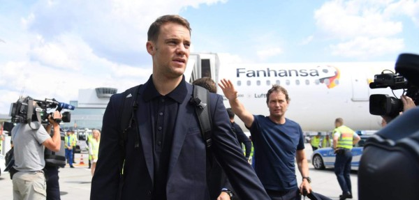 EN FOTOS: La amargura y frustración de la selección de Alemania al llegar a Frankfurt