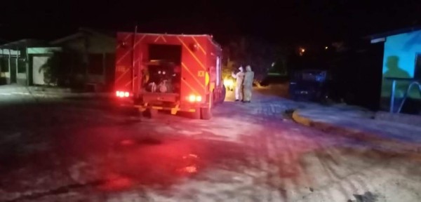 Duras imágenes del entierro de los primeros dos muertos por coronavirus en Honduras