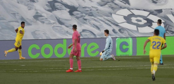 No se vio en TV: El gol del 'Choco' Lozano, la falta de Ramos al catracho y el enojo de Courtois