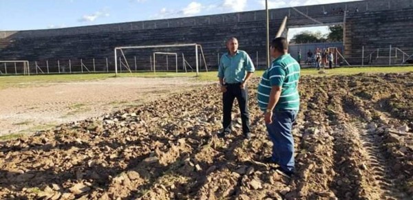 ¡Una belleza! De ser un potrero a tener cancha sintética; así han transformado el estadio de La Paz