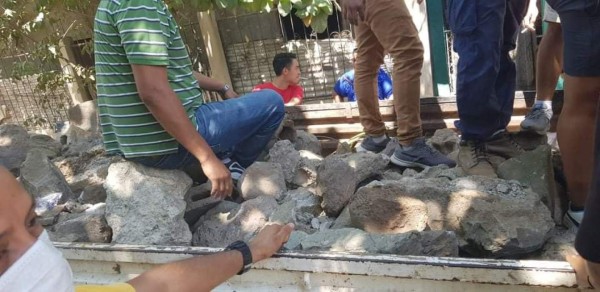 ¡Palos, piedras y tractor! Las medidas de pueblos de Honduras para evitar el coronavirus