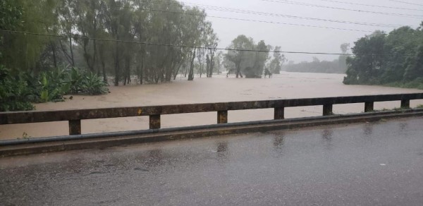 ¡Inundaciones, evacuaciones y rescates! Huracán Eta descarga su furia en territorio hondureño
