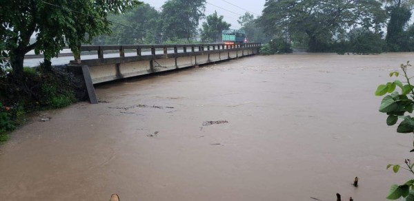¡Inundaciones, evacuaciones y rescates! Huracán Eta descarga su furia en territorio hondureño