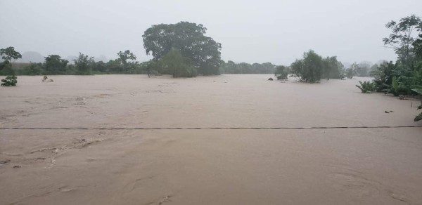 ¡Inundaciones, evacuaciones y rescates! Huracán Eta descarga su furia en territorio hondureño