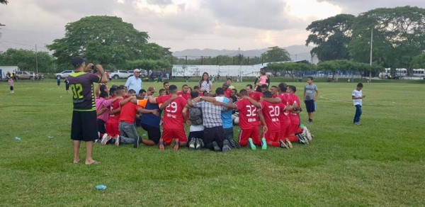 Peñarol Bijao se corona campeón invicto de la Liga de Veteranos Rolando Erazo