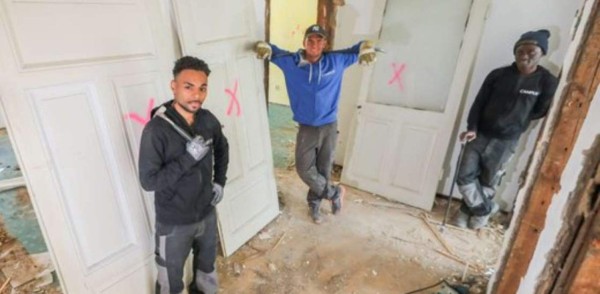 Debido al coronavirus: Los tres futbolistas que están trabajando como albañiles en la cuarentena