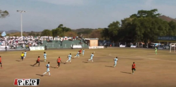 Los feos y raros estadios en El Salvador, Nicaragua y Guatemala