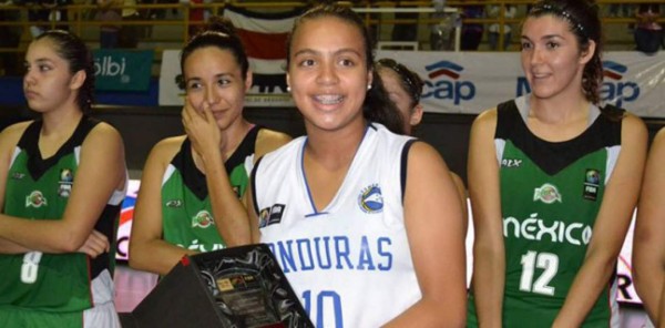 Nelly Rápalo, basquetbolista hondureña ficha por la Universidad de Bayamón Puerto Rico