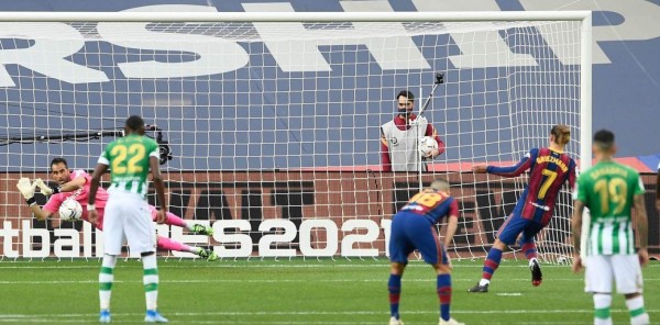 Las imágenes del Barcelona-Betis: ¿Por qué Messi fue suplente en el Camp Nou?