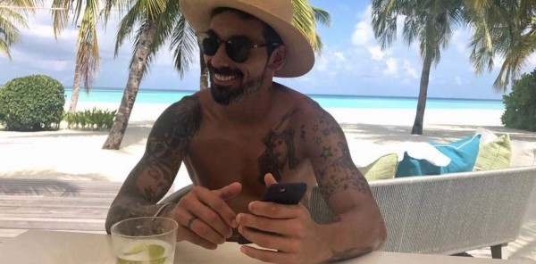 Las cláusulas de los futbolistas al descubierto: Fiestas, no viajar en avión y una playa privada