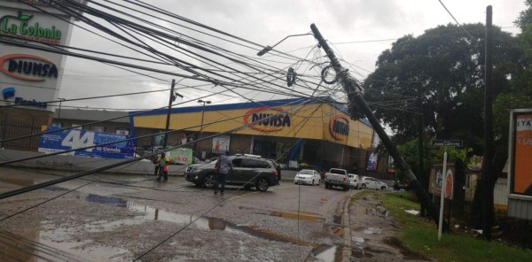 ¡Inundaciones, evacuaciones y rescates! Huracán Eta descarga su furia en territorio hondureño