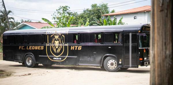 El bus del Leones FC de la Liga de Ascenso de Honduras.