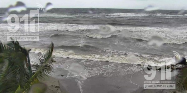 Inundaciones y 40 casas caídas: Las lluvias del huracán Iota ya dejan desastres en Honduras